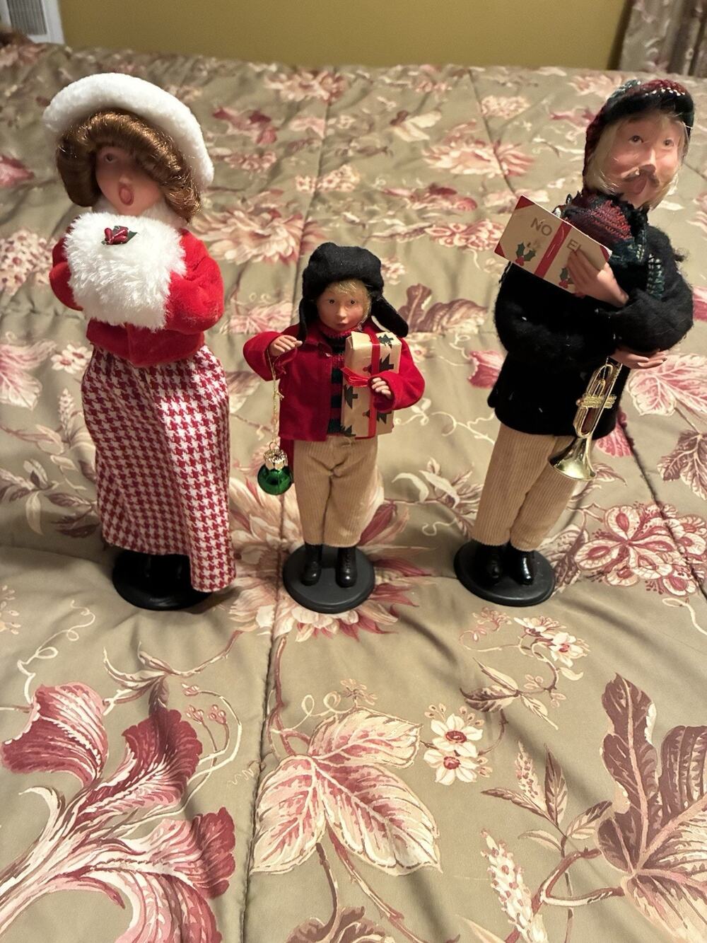 Vintage Christmas Winter Carolers Family Dickens Era Figures 3 piece set